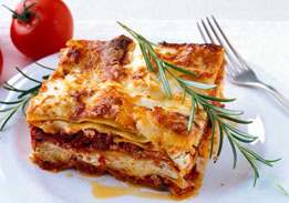 Mama's Beef Lasagna With Tomato Sauce