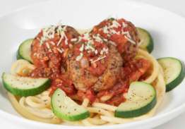Dark Chicken Meatballs with Harissa Tomato Sauce, Spaghetti Pasta and Zucchini - Individual Meal