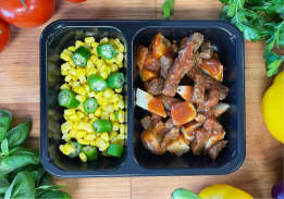 Beef with Red Wine Sauce, Red Diced Potatoes, Okra & Corn - Individual Meal